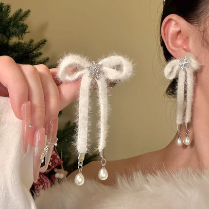 HEY TAO圣诞雪花毛绒蝴蝶结耳钉冬季长款流苏耳环毛茸茸耳夹耳饰