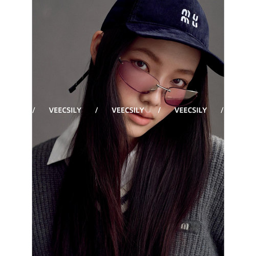 VEECSILY/精致时髦~简约几何字母刺绣鸭舌帽冷氛围感绒面百搭帽子