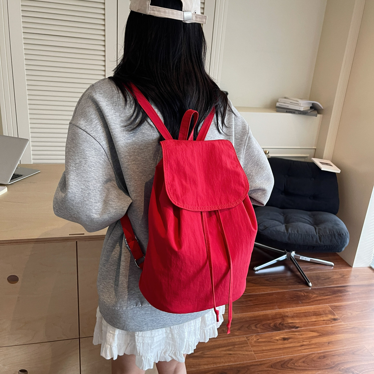 双肩包女旅游轻便高颜值女士外出旅行小型背包高级感小众新款书包