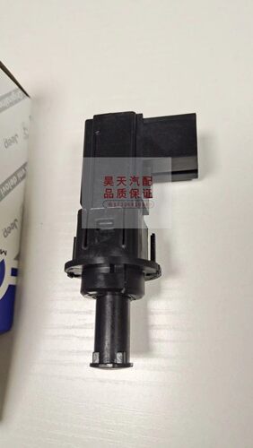 适用于道奇公羊皮卡RAM1500DS5.7刹车灯开关 公羊皮卡刹车传感器
