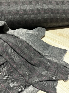 2米 深灰色红线格 弹力 加绒保暖针织面料（宽1.8米左右）