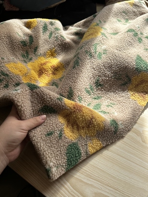 黄色花朵 自发热 羊羔毛复合摇粒绒面料（宽1.65米左右）