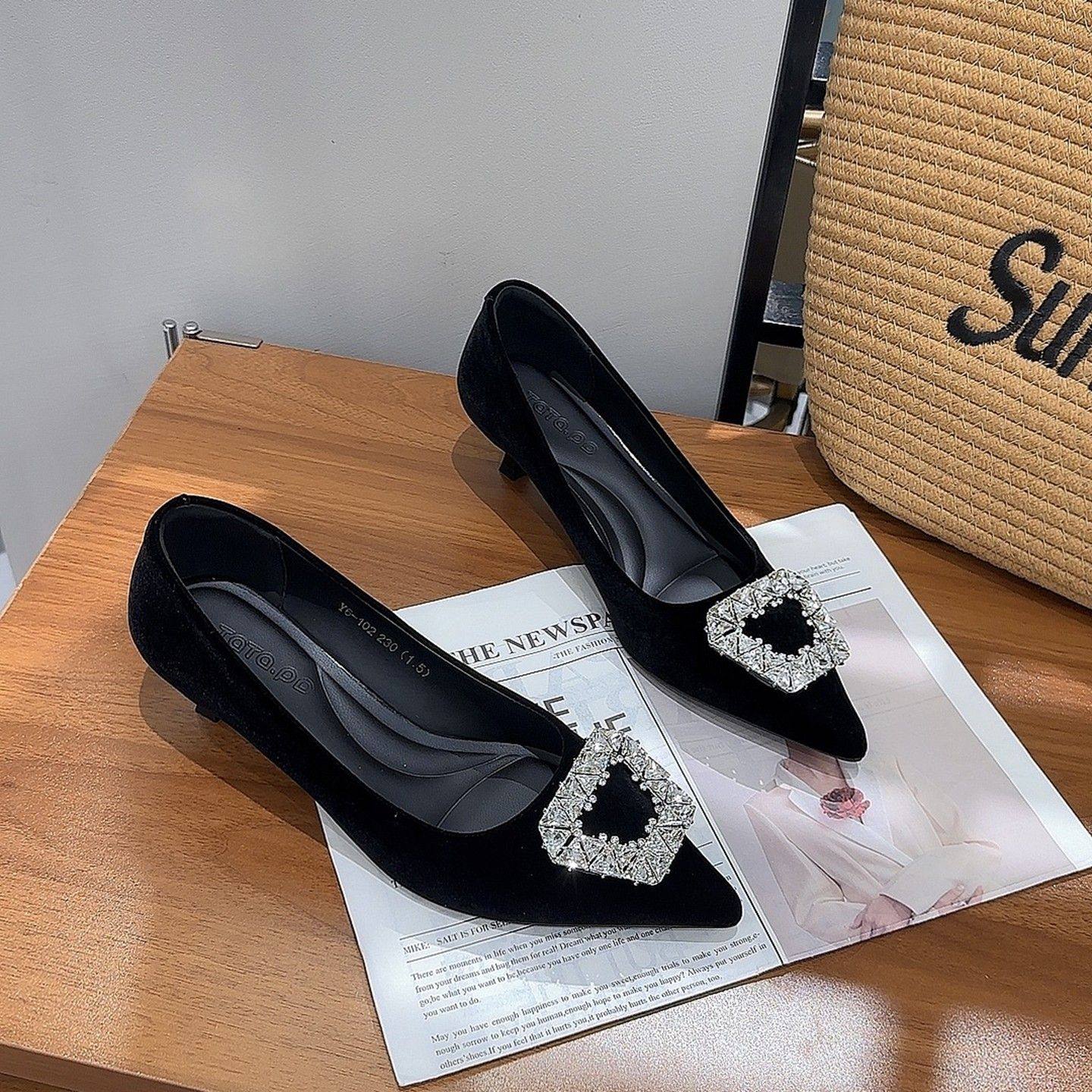 2026年秋季新款法式复古风水钻扣尖头浅口细跟高跟鞋女绒单鞋,女鞋,乐福鞋（豆豆鞋）,淘宝优惠券,粉丝福利购,淘宝优惠卷