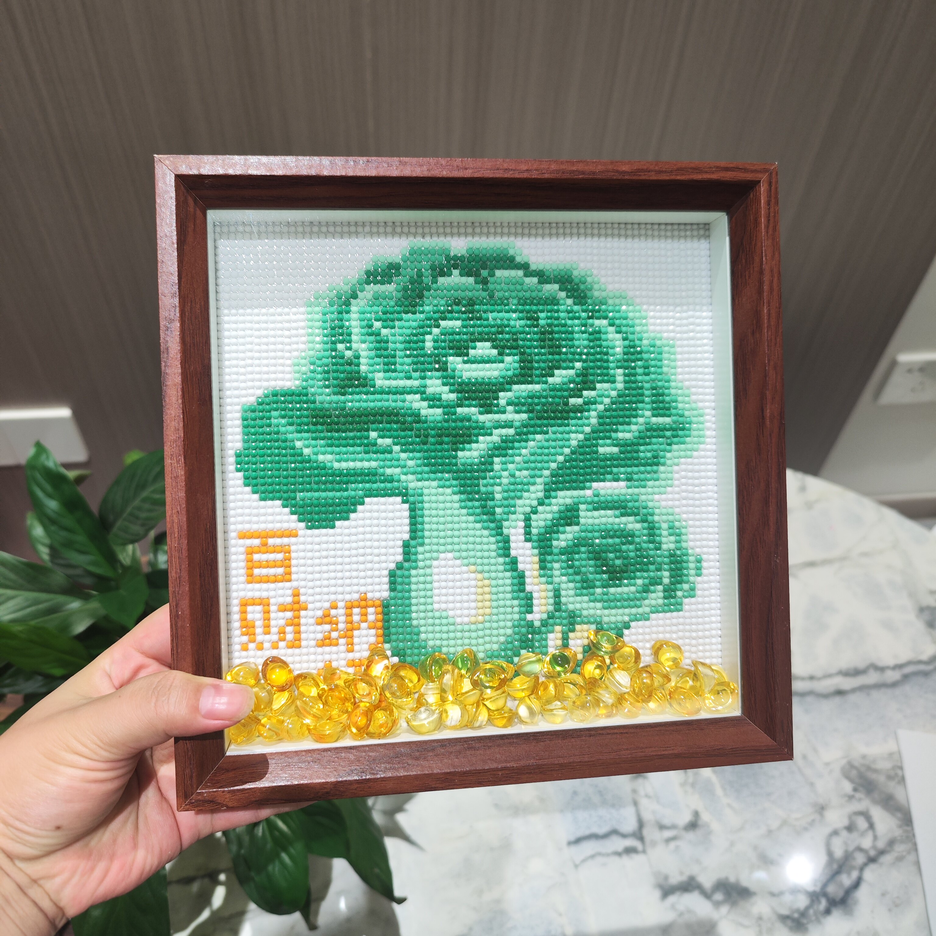 百财纳福钻石画送琉璃元宝带框
