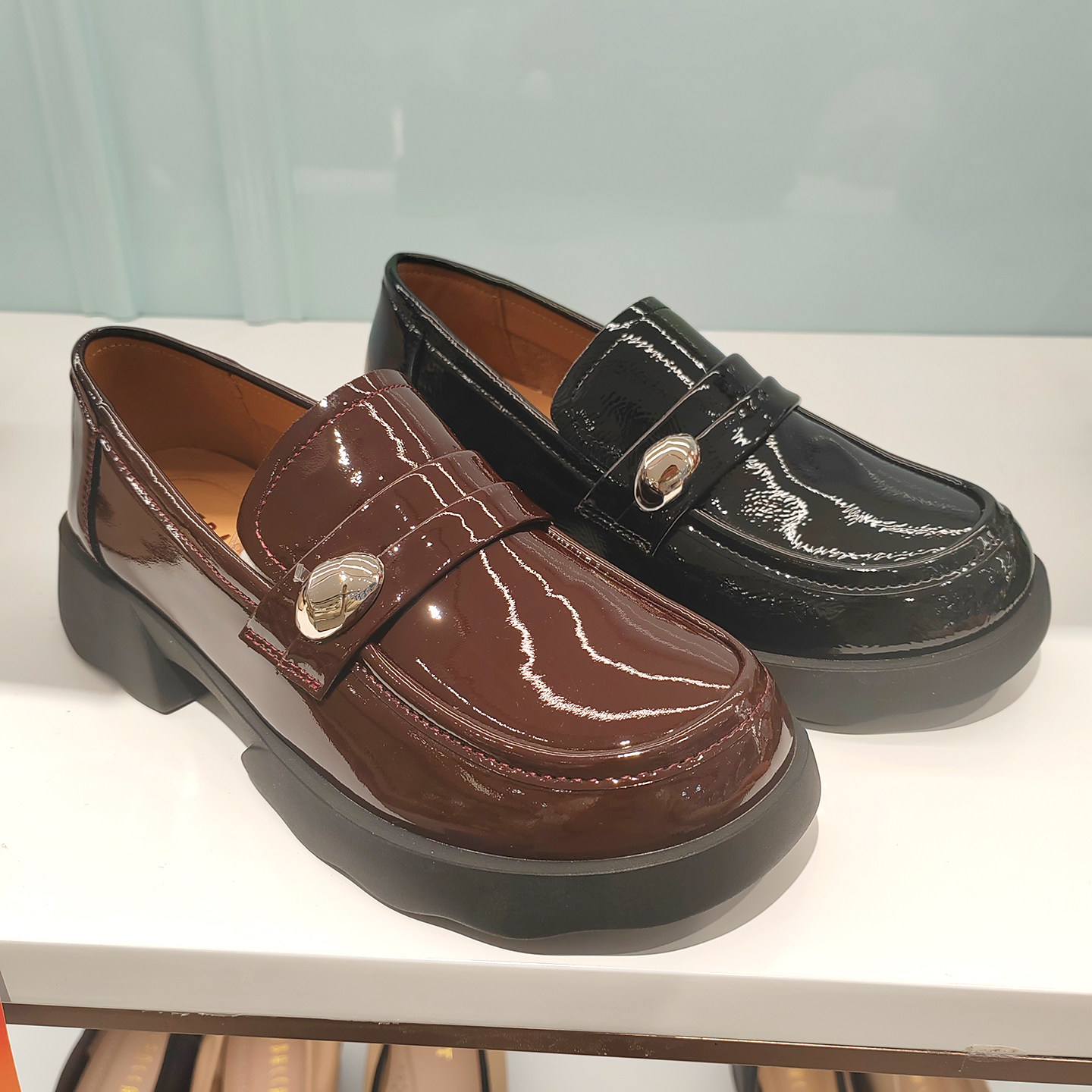 瑞贝卡女鞋2025秋季新款厚底圆头中口舒适百搭漆皮乐福鞋56UU0310