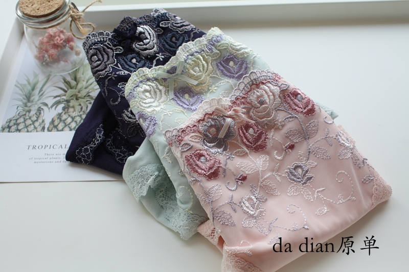 日本中腰刺绣包臀纯棉内裤