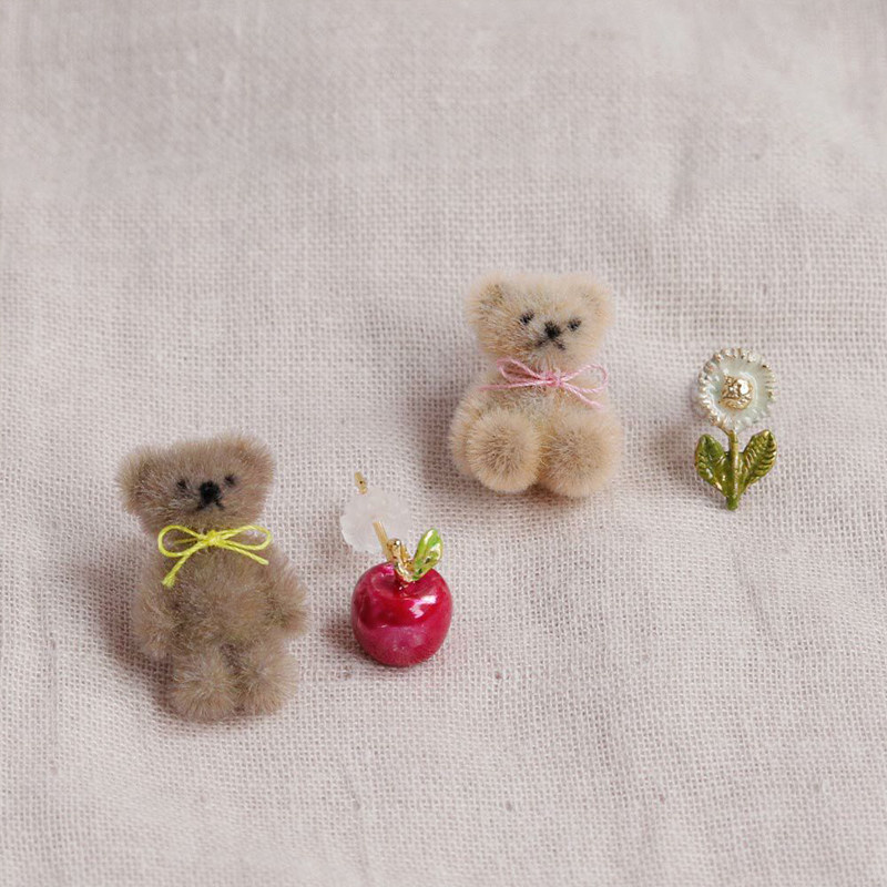 日本OSEWAYA不对称小熊耳钉苹果邹菊礼盒装送礼闺蜜小众可爱甜美