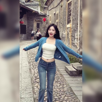 自然风格高腰修身微喇牛仔裤