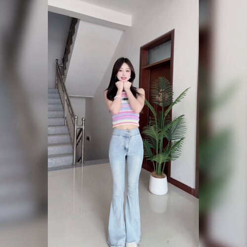 高腰微喇显腿长浅蓝百搭牛仔裤