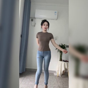 自然浅蓝色破洞牛仔裤女士修身显瘦铅笔裤舒适百搭显腿长