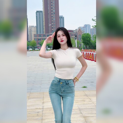 春秋薄款高腰微喇显瘦牛仔裤女