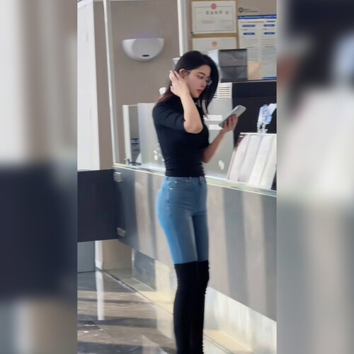 女款弹力修身通勤铅笔牛仔裤