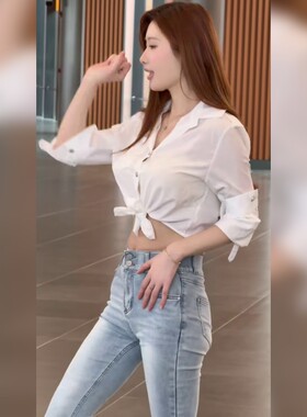 自然面料铅笔款显瘦贴合身形牛仔