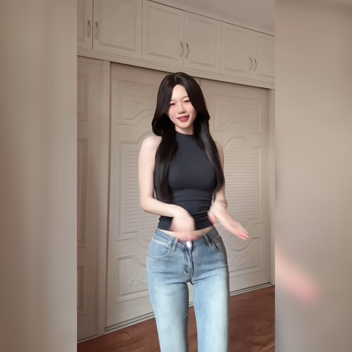 低腰微喇修身显腿长牛仔裤百搭