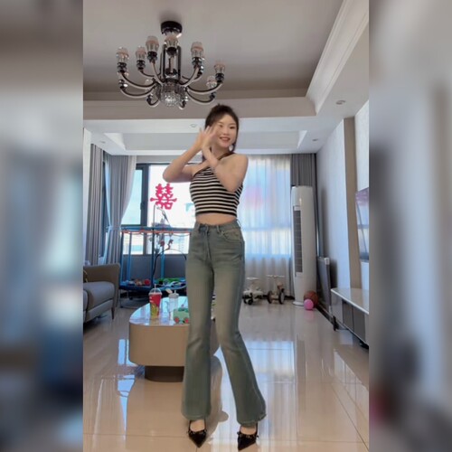 高腰微喇显瘦显腿长百搭牛仔裤