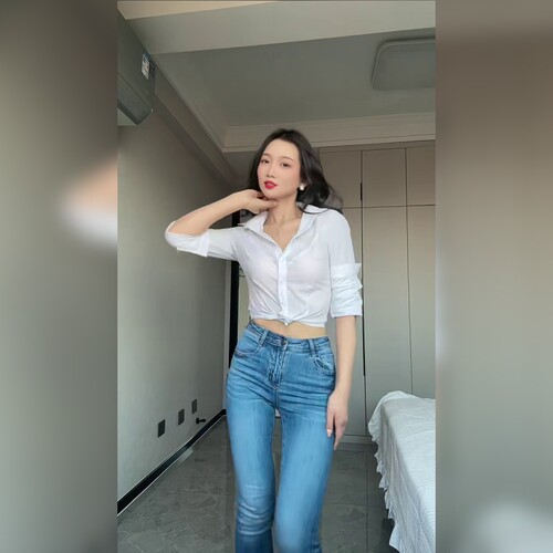 高腰微喇显瘦修身百搭牛仔裤