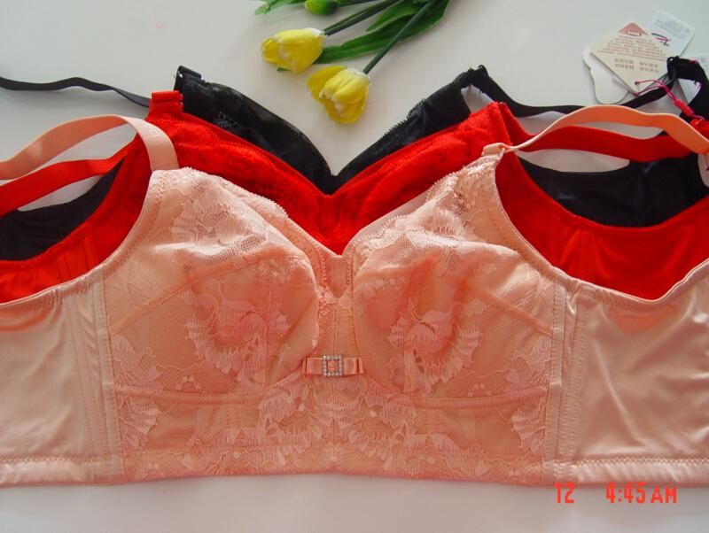 女士薄款全罩杯侧收无钢圈文胸