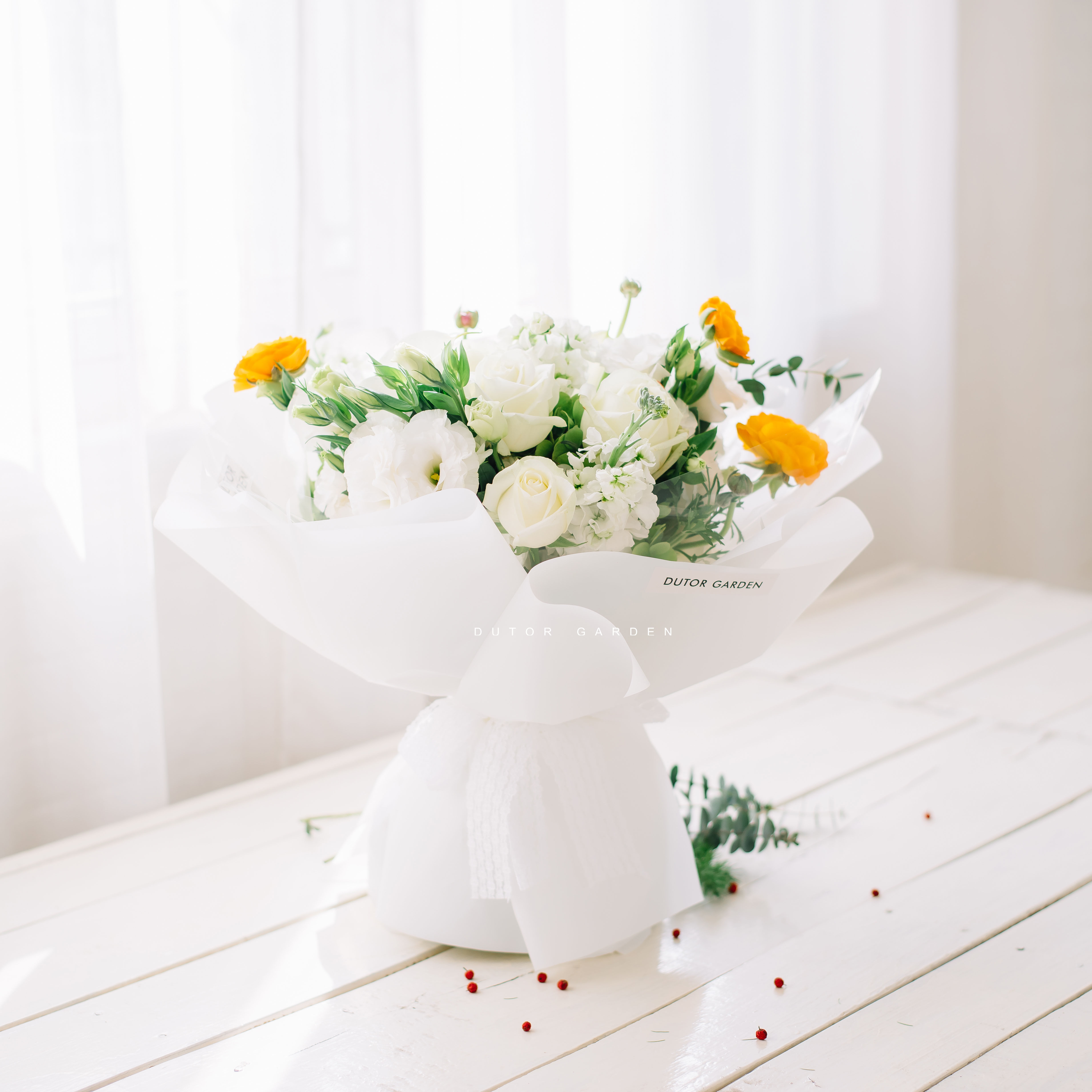 韩式清新混搭花束白玫瑰鲜洋牡丹送女友生日礼物西安花店同城速递