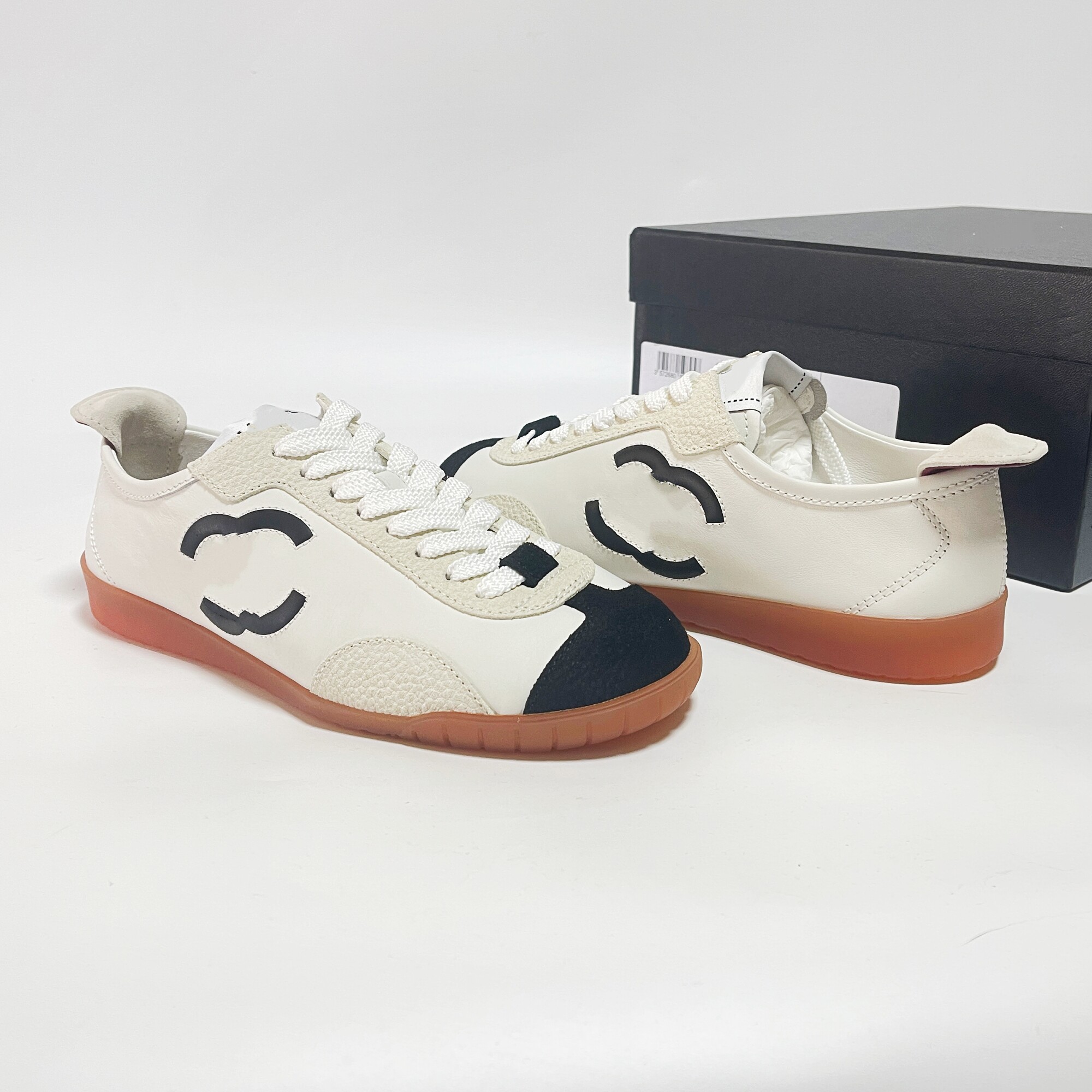 小香风真皮黑白拼色系带德训鞋女欧洲站轻质平底休闲板鞋运动鞋