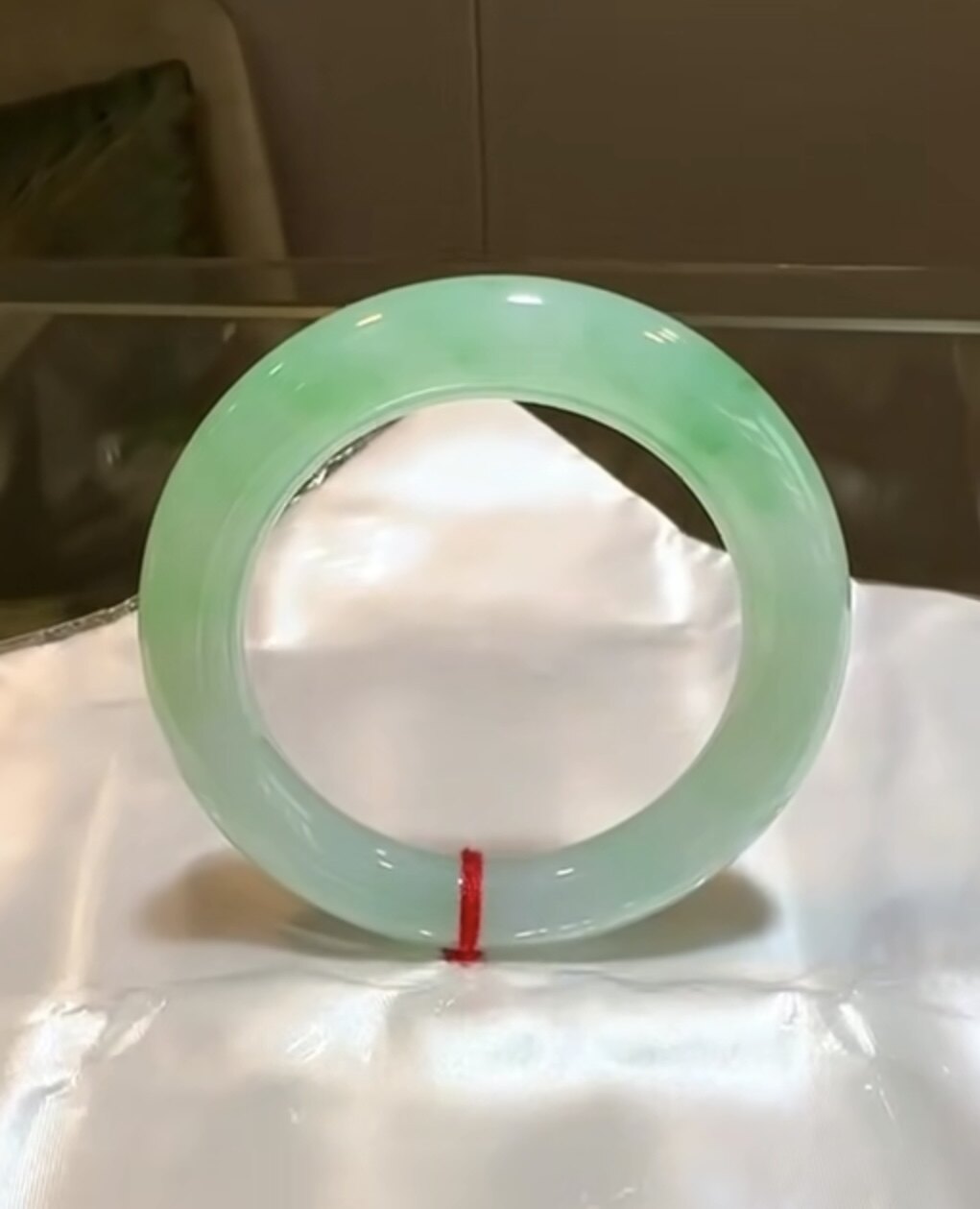 缅甸翡翠A货正品 冰种水润阳绿圆条手镯56圈口时尚百搭大气款好看
