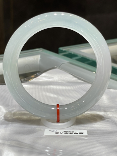 式 缅甸翡翠A货正品 好看百搭大方款 上手时尚 冰种59圈口圆条手镯