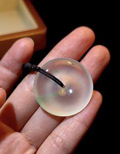 飘色起胶感上身非常好看时尚 缅甸翡翠A货正品 玻璃种平安扣怀古