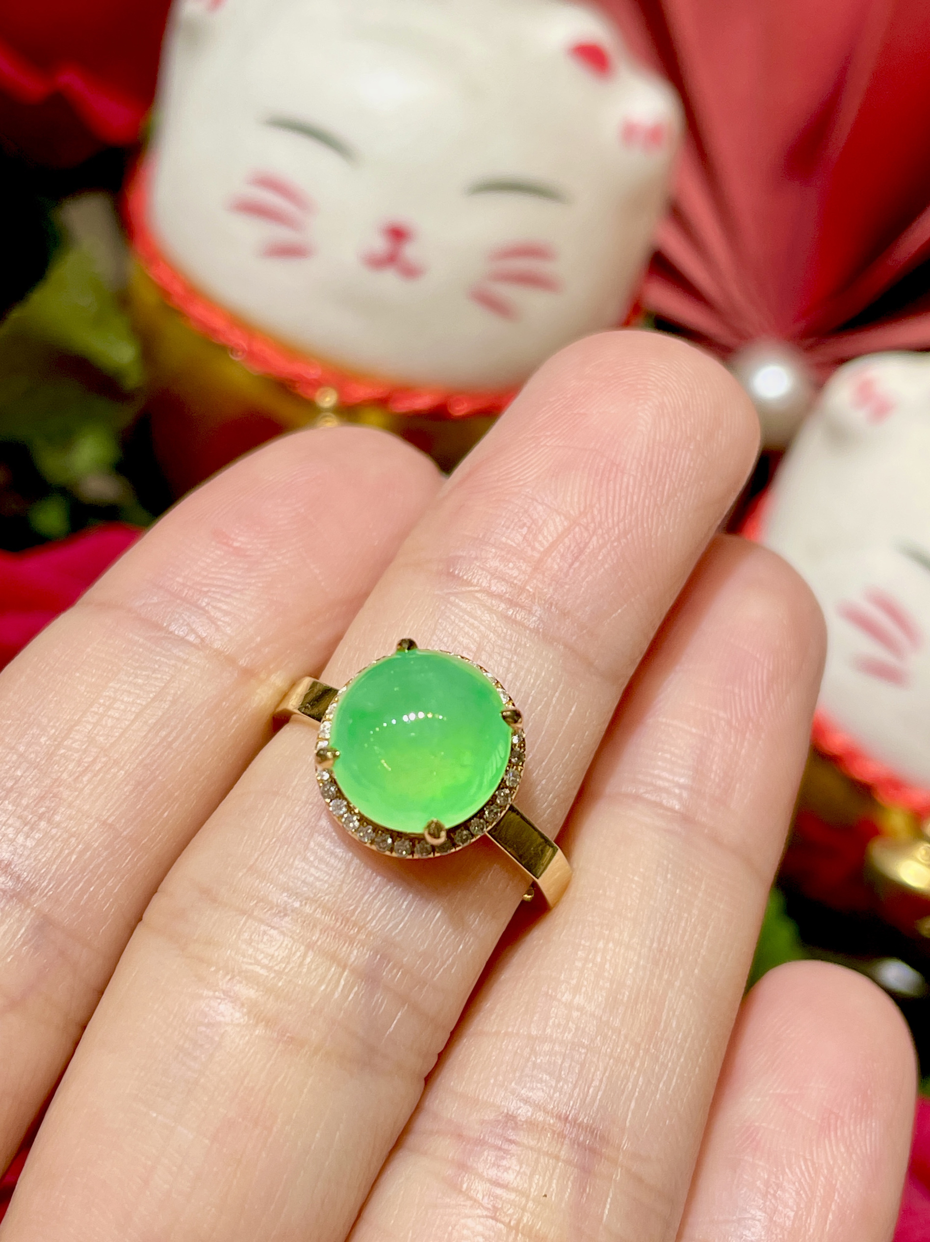 缅甸翡翠A货正品 满绿阳绿起荧光蛋面戒指 镶嵌18k金搭配钻石时尚