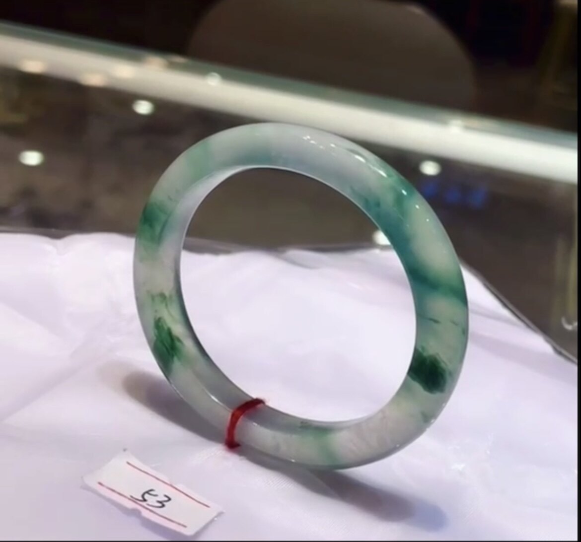 缅甸翡翠a货 精品冰飘花手镯 起荧光刚性高端大气上档次上手好看
