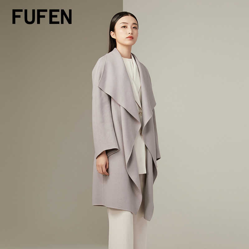 大翻领设计，时尚大气