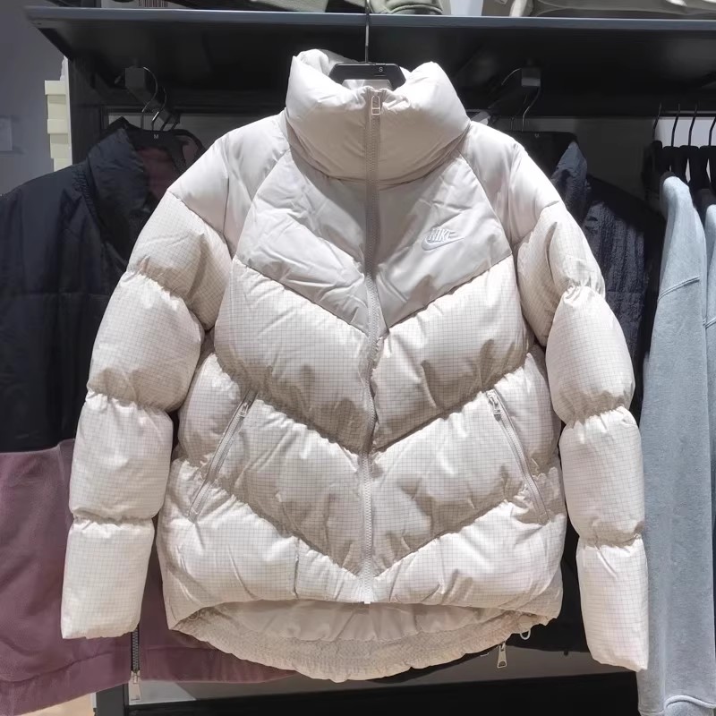 Nike/耐克女子经典时尚运动休闲立领保暖羽绒服 FD8212-104