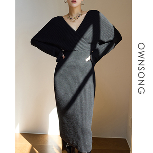 OWNSONG 气质优雅坑条纹羊绒长袖套头打底包臀收腰中长连衣裙秋冬