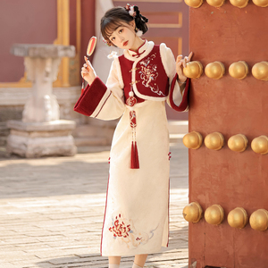 春晓原创改良汉服女中国风刺绣红色比甲旗袍新年战袍拜年服套装