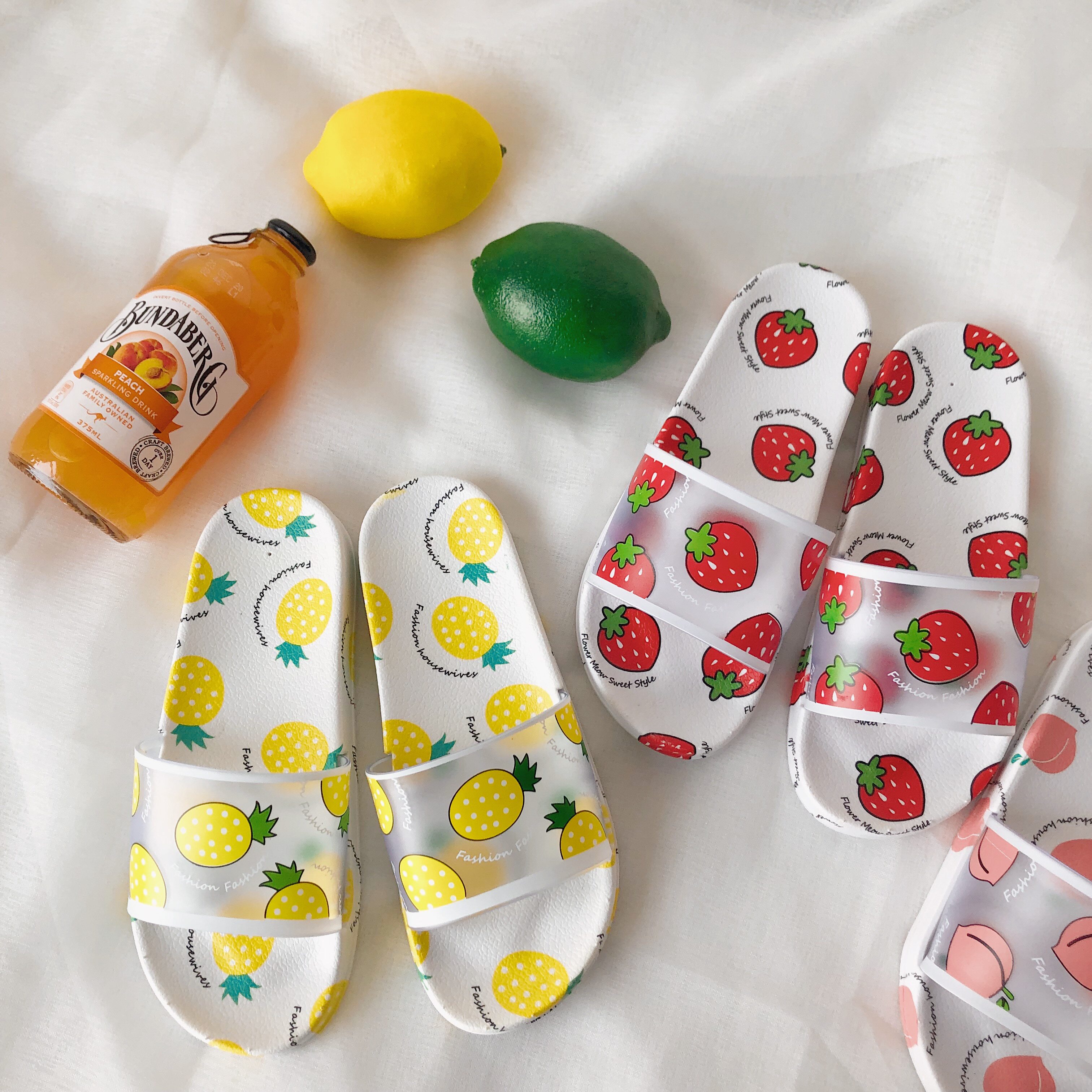 牧与歌可爱小清新水果草莓夏季透明凉拖鞋沙滩鞋平底休闲一字凉拖