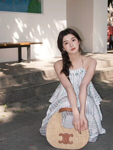 桑蚕丝舒适原单法式复古条纹挂脖女夏季海边度假露肩长裙子福利价