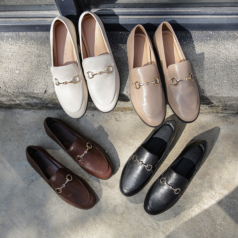 新款复古粗跟大码41一43小皮鞋