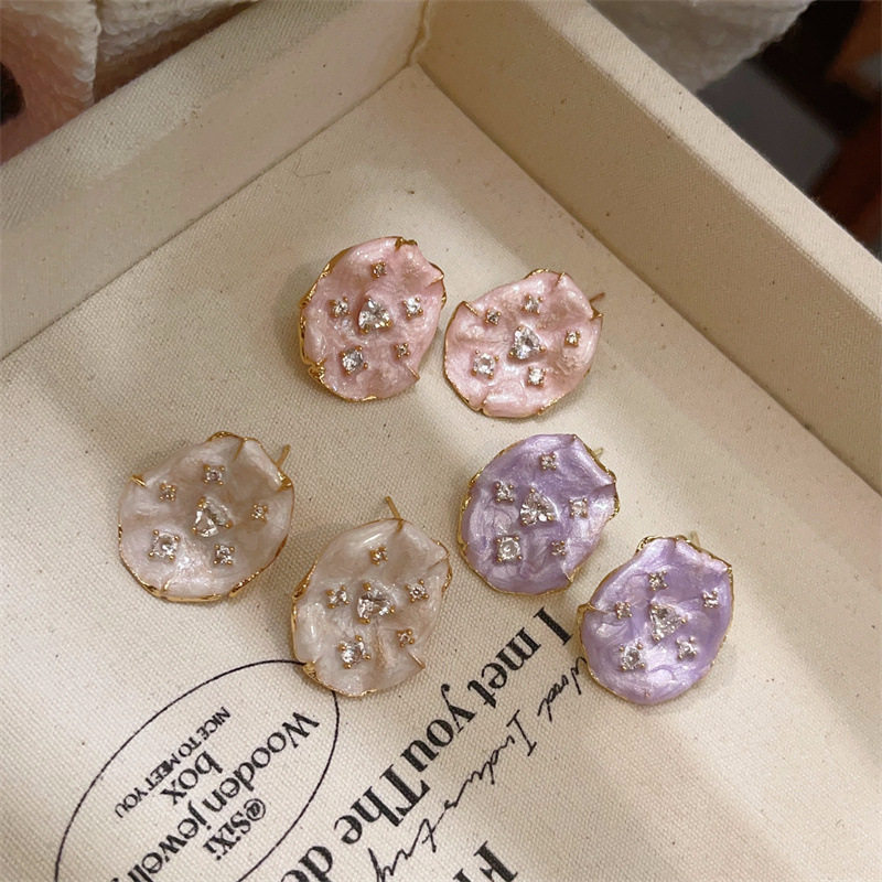 法式独特马卡龙色珠光珐琅釉花瓣耳钉新款高级感闪锆耳环百搭耳饰