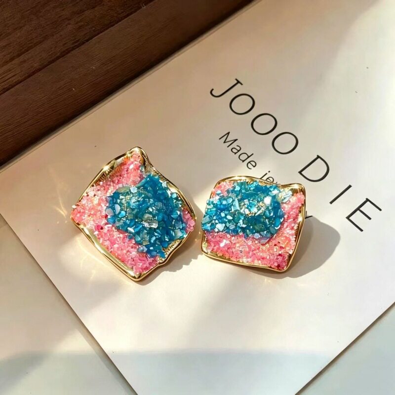 轻奢高级感天然碎贝壳撞色异形耳环重工高级感小众复古几何形耳饰
