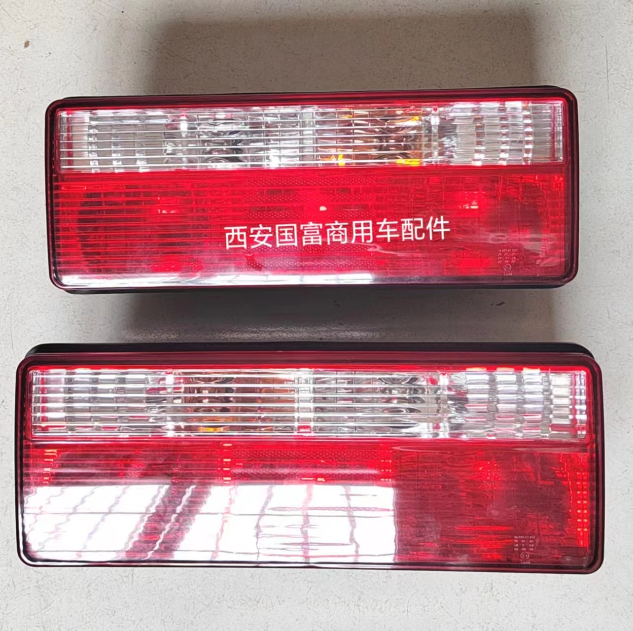 其他吉利电动车东风多利卡后尾灯