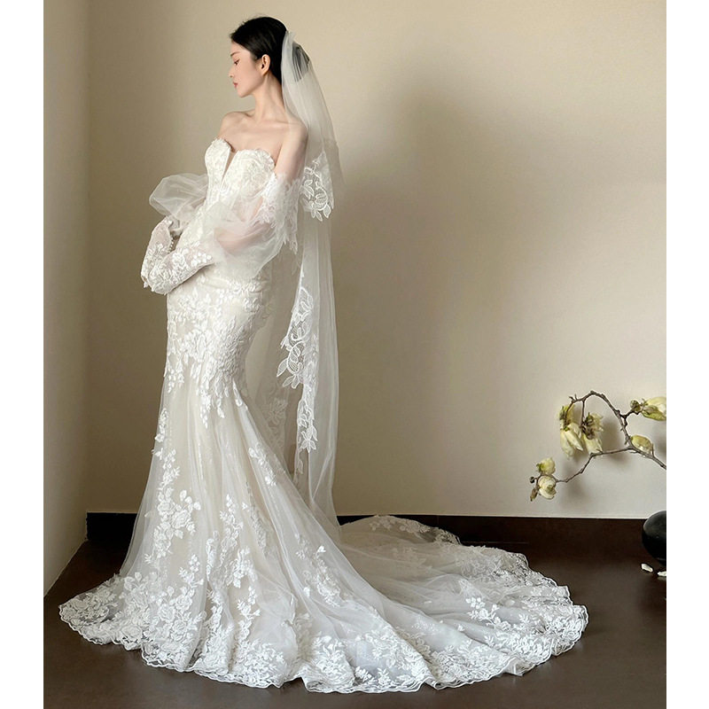 法式鱼尾抹胸轻婚纱新娘小个子夏季蕾丝拖尾主纱旅拍出门迎宾婚纱