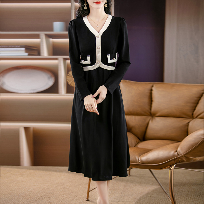 伊自尚2024年大码女装春季新款胖mm时尚百搭假两件V领长袖连衣裙