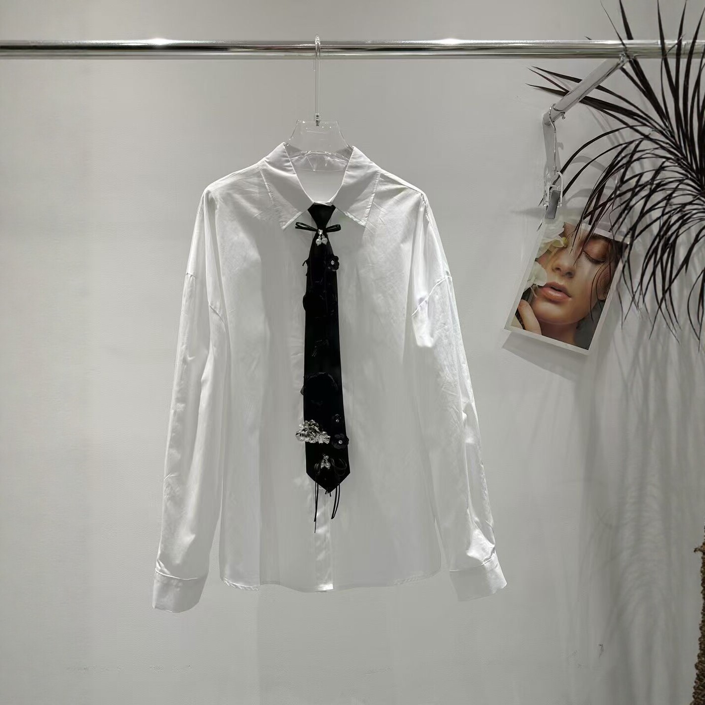 时髦设计感立体花朵装饰领带衬衫