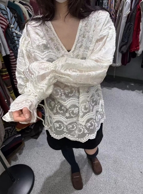 欧洲站秋冬法式浪漫风白色蕾丝衫女V领镂空钩花宽松显瘦百搭上衣