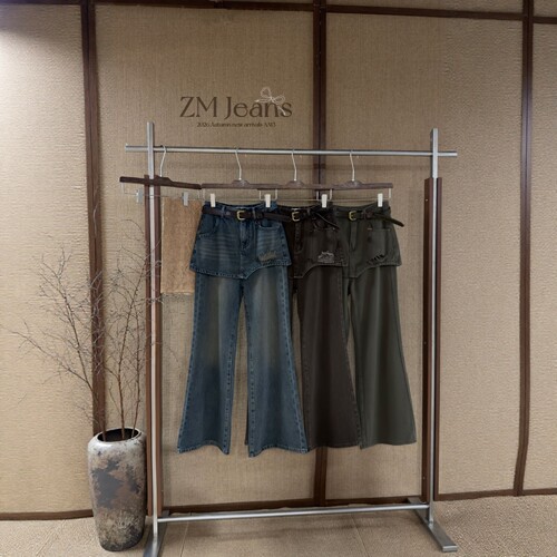 ZM设计感屁帘假两件微喇叭牛仔裤