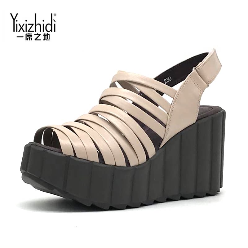 一席之地新款女鞋夏季真皮手工宽底细带坡跟增高休闲露趾条纹凉鞋