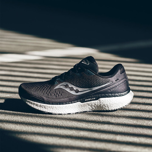 Saucony男款胜利18缓震跑鞋