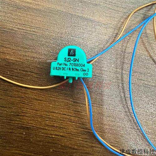 议价SJ2-SN倍加福电感式槽形传感器 货号70133004全新原装现货2线