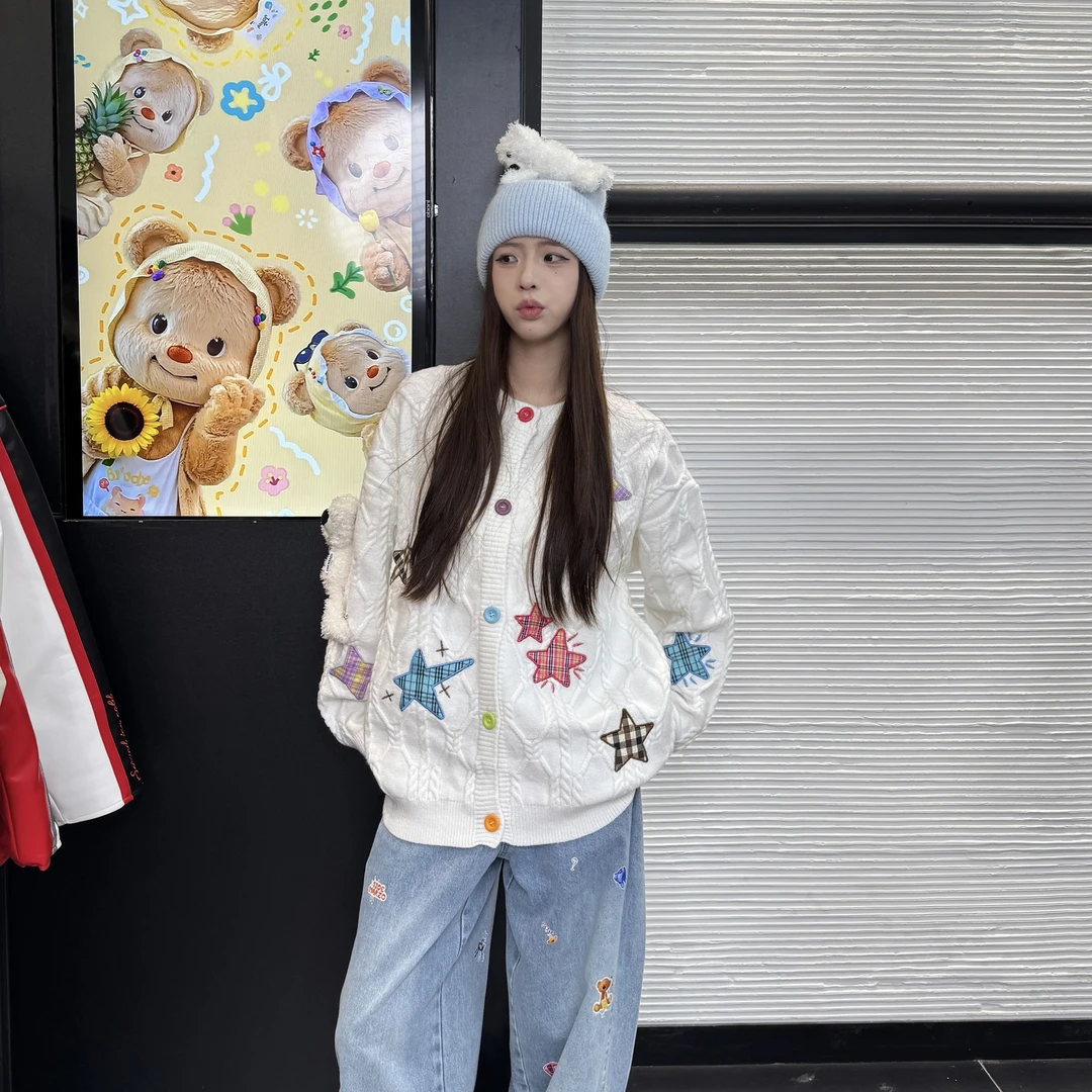小熊星星刺绣软糯开衫毛衣