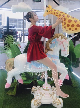 玻璃钢现代简约橱窗雕塑