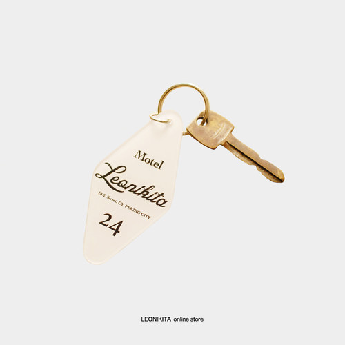 leonikita复古亚克力钥匙牌包挂