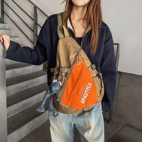 潮牌运动户外大容量胸包斜挎两用